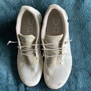 On Clouds sneakers